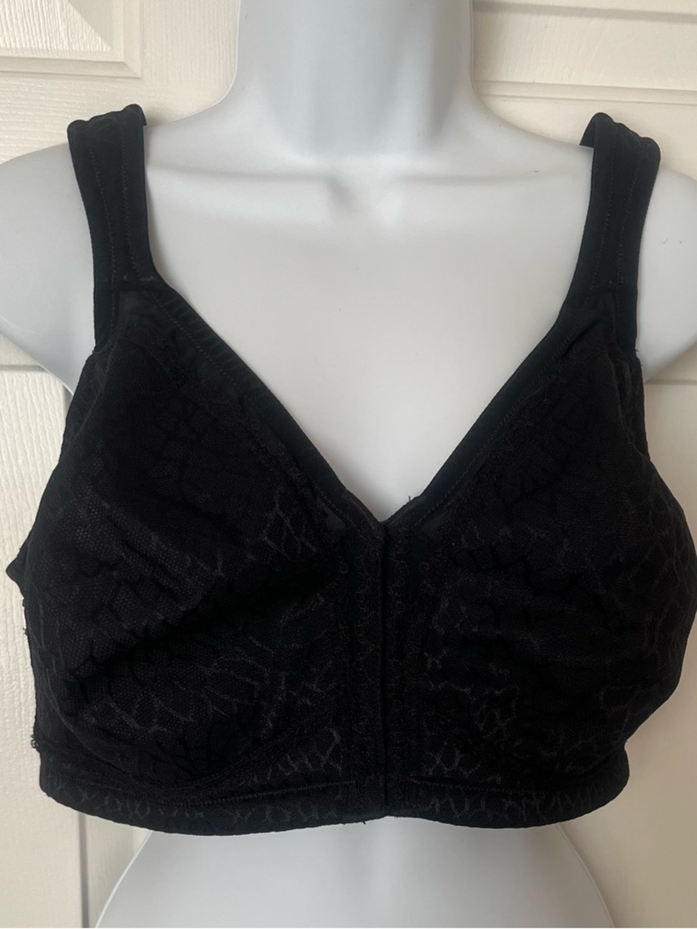 Wireless Black Lace-Pattern Comfort Bra - Women Intimates & Sleepwear